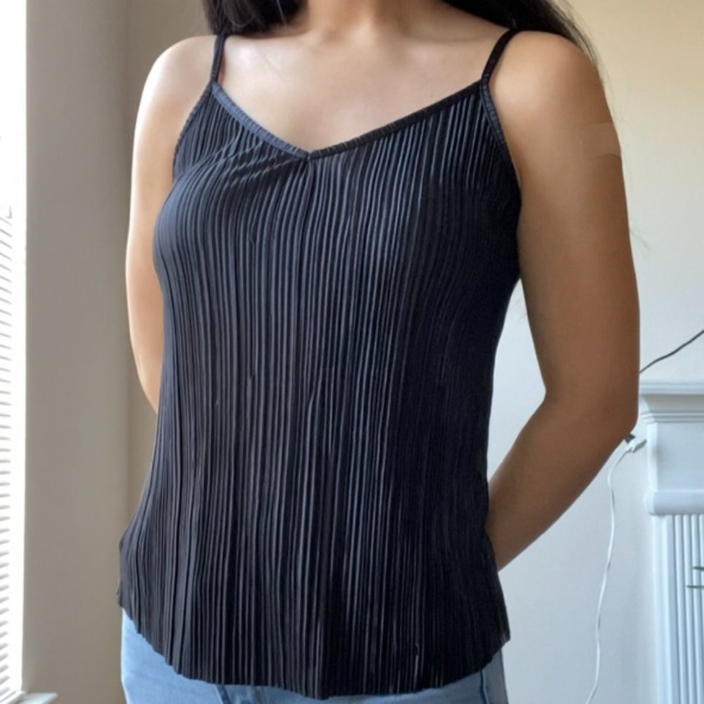 TRENDY ACCORDIAN RIBBED VNECK BLACK TANK TOP CAMI